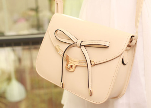 rosiewhitely:  pale/white