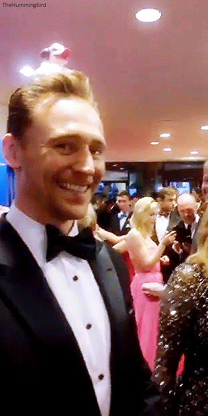 Tom Hiddleston entertaining everyone with a Princess Leia Rubber Duck at the White House Corresponde