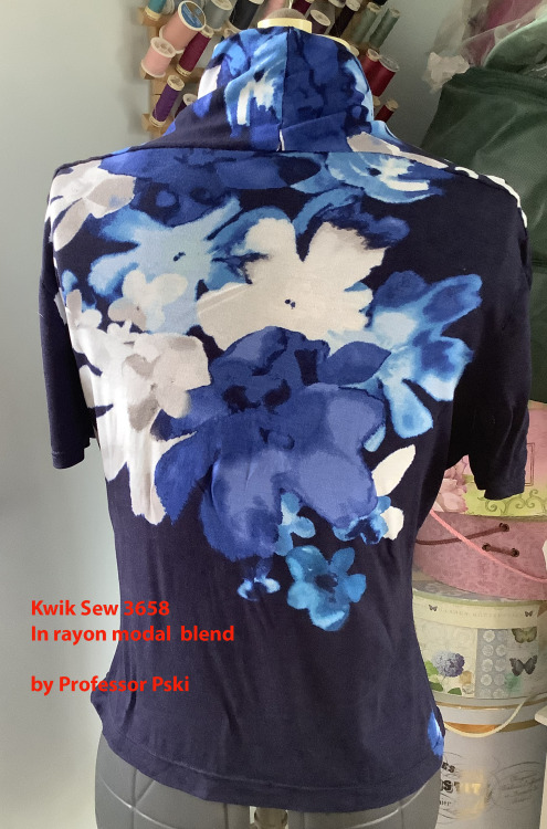 Study in Blues: Kwik Sew 3658I have now made a total of 4 different version of this knit top by Kers