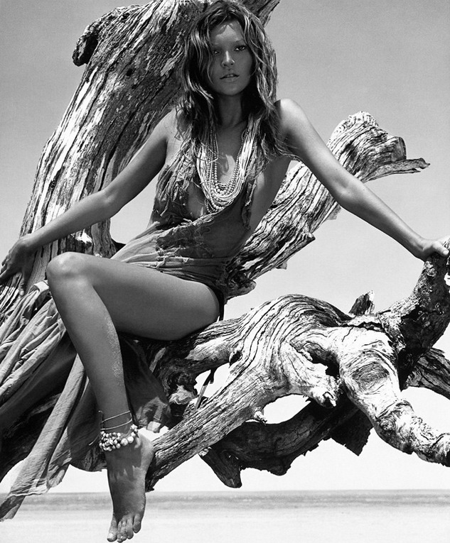 famous-nsfw-tub:  Kate Moss in black and white. 
