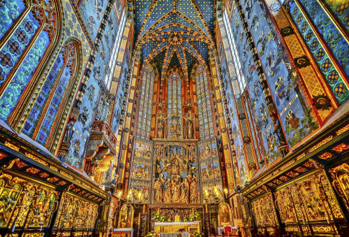 by-grace-of-god:St. Mary’s Basilica, Kraków, Poland (enlarged photo)