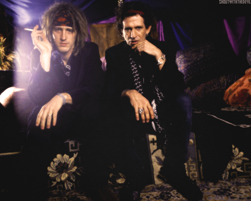 shoutwiththedevil:  Izzy Stradlin and Keith Richards backstage during Richards’ Main Offender Tour in 1993. 