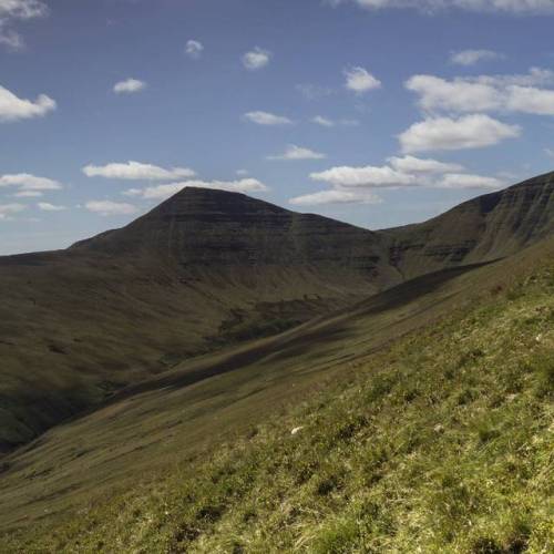 Summer in the Brecon Beacons. #landscapephotography #wales #nature #mountains #breconbeacons #bluesk
