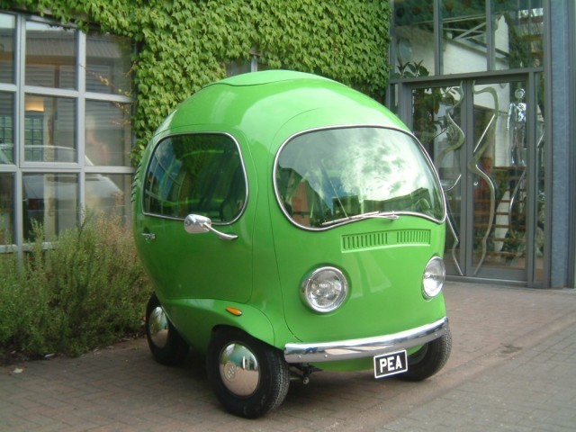 laughingsquid:  Birds Eye Ad Features Pea-Shaped Car That Falls Apart as It Drives