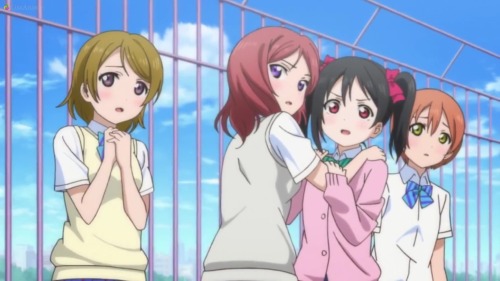 slytherinskywalker:Maki holding Nico back from killing tf out of Honoka is my religion