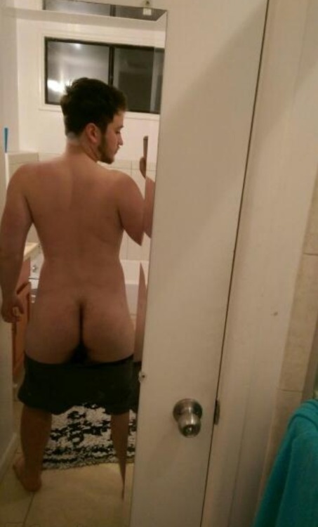 gaygoiano: Alguém ae curte sacão e rabão? Hehehe #gay #bunda #pau