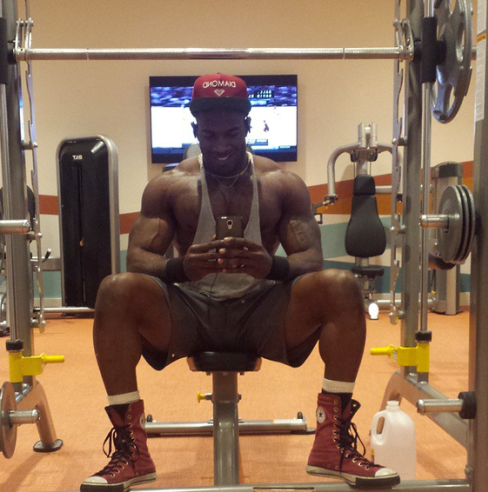luvphattazz:  darkdogg1:  cubbie30:  kalejo41:  kalejo41  (via TumbleOn)  Whoa baby  Damn homie….   HE GOT GOOD CREDIT, I KNOW HE DO. HE IN THE MILITARY. DIS IS WHY MY ASS JOINING THE ARMY, EVEN THO THAT’S NOT HIS BRANCH. BUT HE CAN’T BE DA ONLY