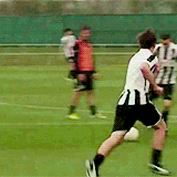 zayncangetsome:   “My name’s Liam Payne, I play at the back, I’m one of the biggest lads in the world so good luck getting past me..and that’s about all, really.”  (x)  