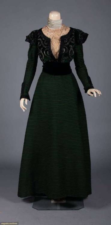 historicaldress:Two Piece ensemble with jacket, no date (assumed 1890s-early 1900s)Beaded velvet and