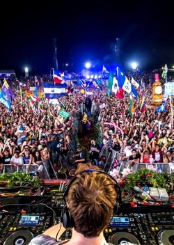 creepycreeps:  Tomorrowworld 2013 [x]  