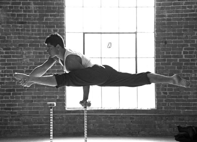 guysdoingthesplits:  abeautifulindiscretion:  Split Manner  (via TumbleOn) 