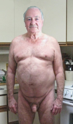 medaspene22:  silverbadbear:  Gorgeous grandpa  Dulce tentación