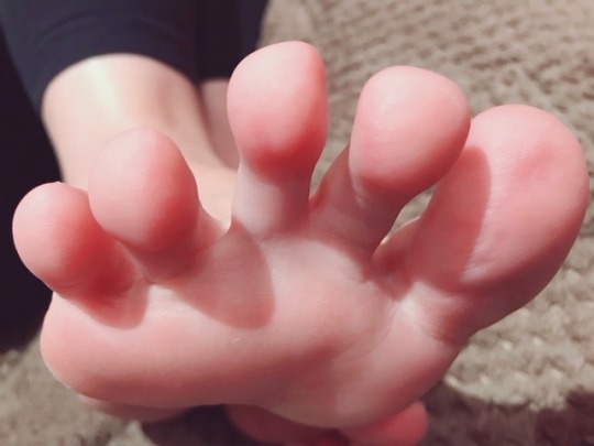 mynorg:  Sexy toes@tinyredheadpawg