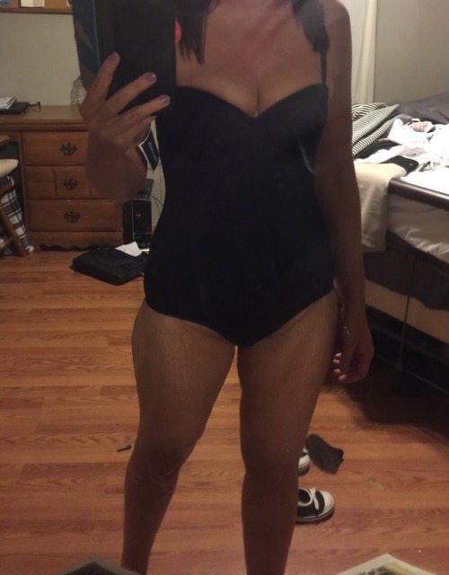 kycoupleshowing: I love this outfit.