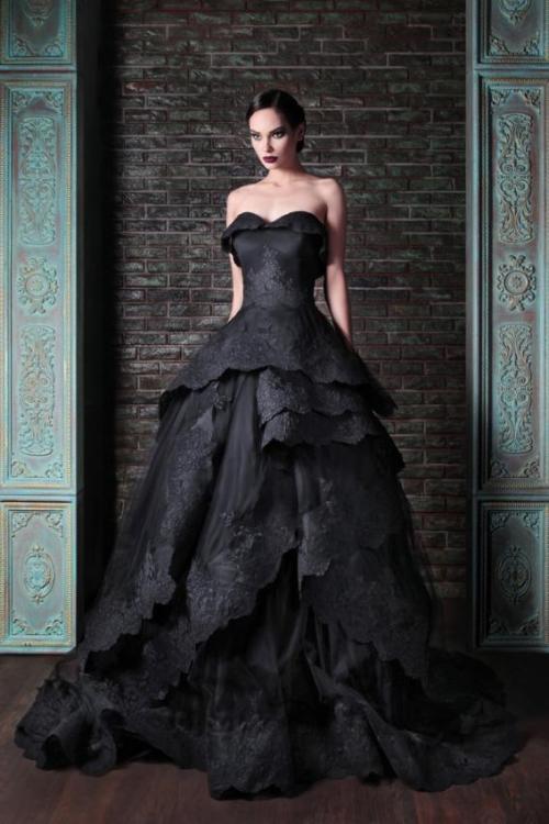 thepinupnextdoor:pocketvenus:absynthe—minded:Fae Court Fashion: Rami Kadi [x]my evil villainess ward