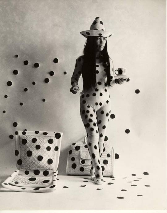 las-microfisuras:Yayoi Kusama. Self-Obliteration adult photos