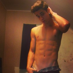 hottigboyzz:  @hi.im.ty plz follow my NEW blog hottigboyzz.tumblr.com for all of the hottest instagram boys :) 