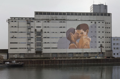 exhibition-ism:  Spanish street artist Aryz pops up in Linz, Austria 