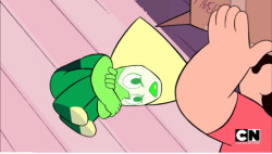 thecrystaldorks:  protect the smol dorito at all costs   let my body be her shield!!! &lt;3