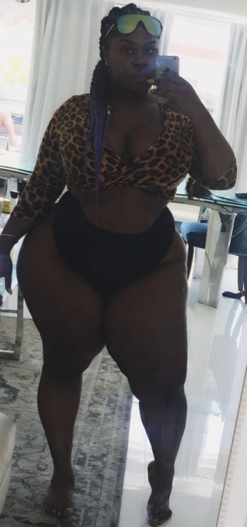 nastynate2353:  She what I like to call SUPA THICK. 😍😋🍫💯