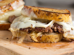 foodffs:  Smashed Reuben Burgers Really nice recipes. Every hour.    
