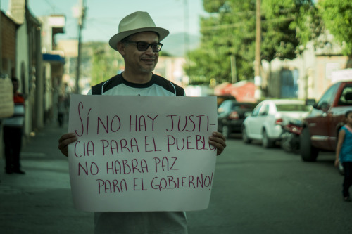 wendyrufino:   Marcha en Acámbaro, Gto. en apoyo a los normalistas de Ayotzinapa.