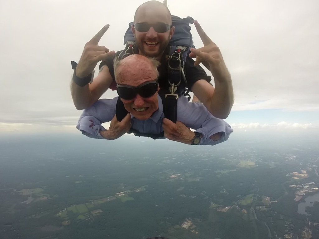 best-of-imgur:
“My grandfather, a WWII Dive Bomber, on his 95th birthday…
http://best-of-imgur.tumblr.com
”