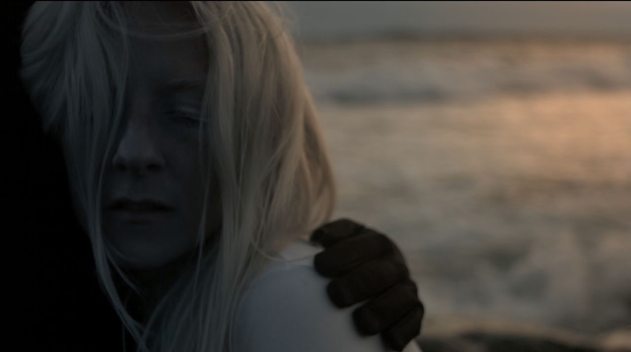 twimclabel:  iamamiwhoami; blue blue