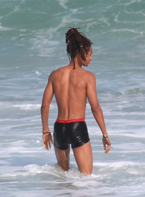 Porn Pics famousdudes:Throwback to Jaden Smith swimming