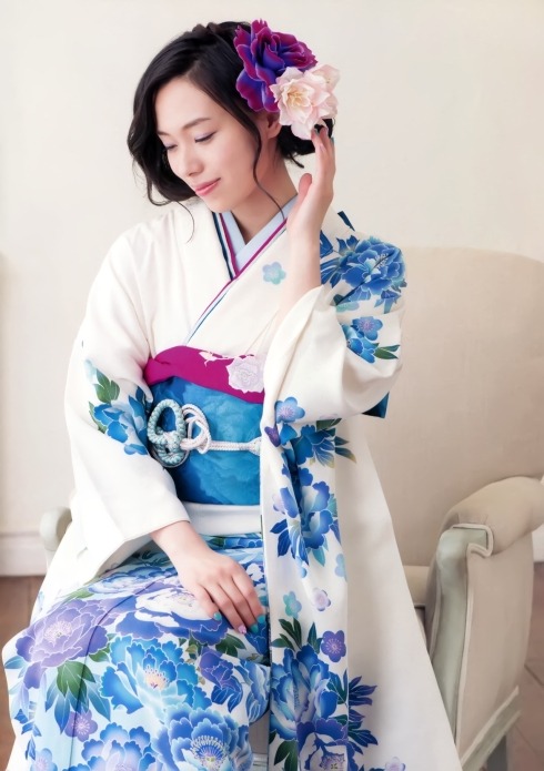 animage:  寿美菜子