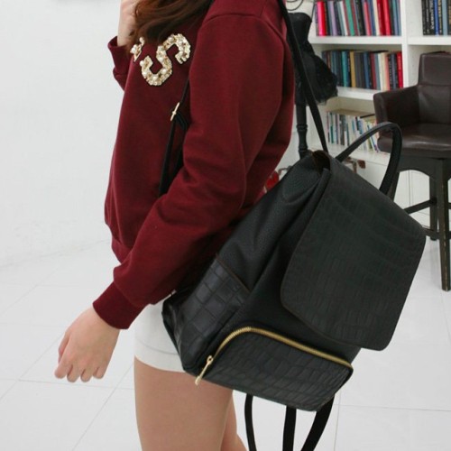 New #backpacks at www.koreanfashionista.com