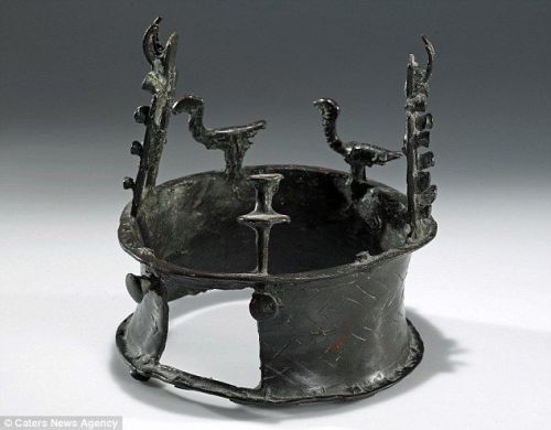 4000-3300 B.C. : World&rsquo;s oldest crown (Israel) 