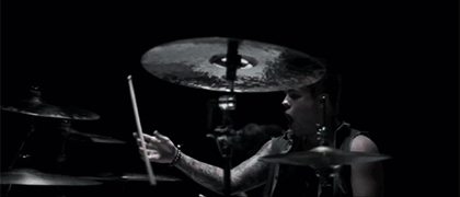 realjaws:  defendpokemonpunk:  theweeklyslapintheface:  theweeklyslapintheface:  Jake Garland of Memphis May Fire  Re-posting my own content because I thought it would get 12 notes.  i just keep starring at his hand wow  Same Alix. ^ 