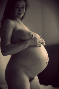 femme-enceinte:  Vous pouvez aussi envoyer vos photos persos que tout le monde en profite:http://femme-enceinte.tumblr.com/submit