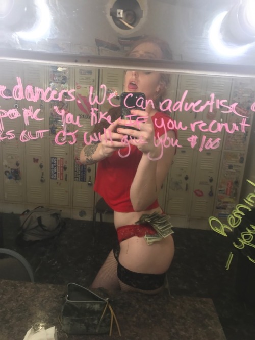 witchinandstrippin:Locker room selfies are our MF CULTURE. I’m using this post to muster all my seductive energy into tonight. We gonna make ũ,000 rn bitches. Keep my rose quartz in my damn pussy if I have to.