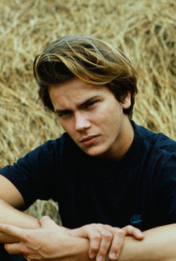 expect-weirdness:  Definition of perfect: River Phoenix 