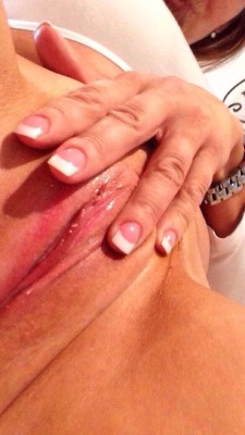 ilovetoexposemyself:  Awesome close up of your wet spread pussy.