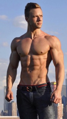 billyraysorensen:  Muscles and jeans …Attila