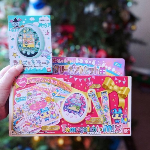 It’s a very egg Christmas.Thank you @00gundamreviewsv2 my love for the new Tamagotchis and G