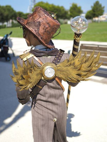 arsenicinshell:  Laetitia Goeres Vega is a super mum who made herself the costumes