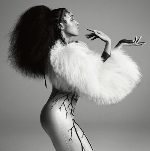 e-brat:   British singer/songwriter FKA twigs adult photos