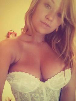 sexiestgirlsalive:  Kcco Kik me if you have a better picture to share ;) @snapchatisbettr