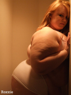 nudebbwpics:  BBW pic post 