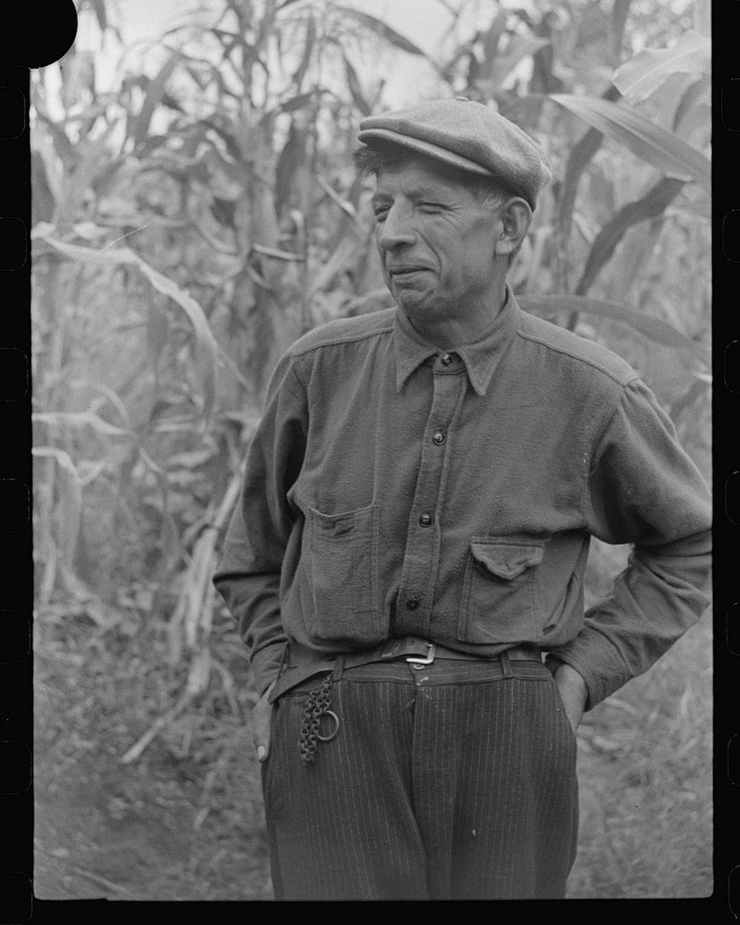 Farmer, Bertha Hill, Scotts Run, West Virginia. Marion Post Wolcott, Sept 1938
#bigyank #reliancemfg #vintageworkwear #workshirt #vintagestyle #ruggedstyle #vintagephotography (at Bertha Hill, West...