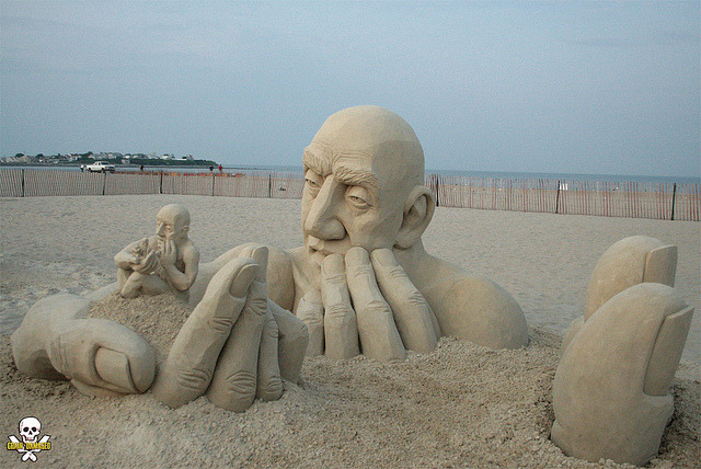 odditiesoflife:  Infinity This amazing sand sculpture won first place at the Hampton