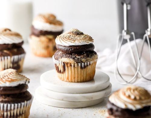 fullcravings:   S’mores Marble Cupcakes