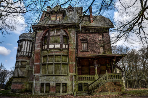 steampunktendencies:  Chateau Nottebohm, municipality of Brecht, province of Antwerp, Belgium “This abandoned home belonged to a Mr. Nottebohm and dates back to the early 20th century. There are postcards which feature this home that were published