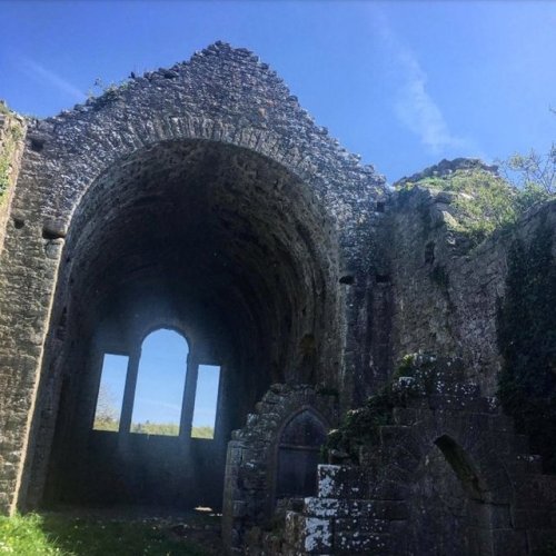 irisharchaeology:The sunlit ruins of Oughaval church, Co Laois today. Saint Colman mac Ua Laoighse f