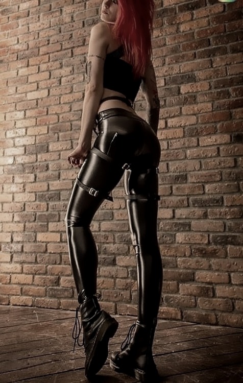 doc-martens-latex-boots: Ready to rock ;)