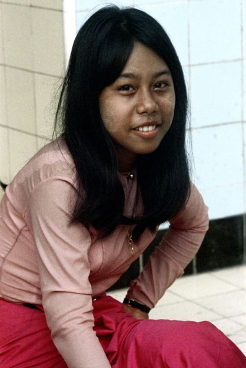 Street portrait photos of Yangon girls in the early 1970s.